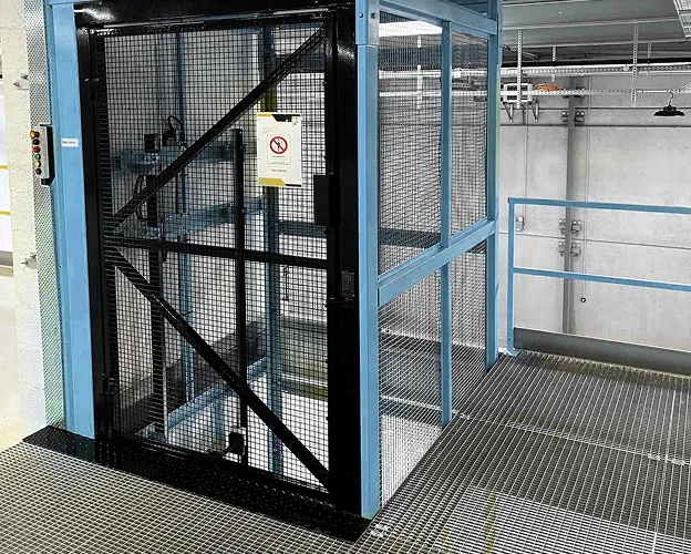 monte charge non accompagnés